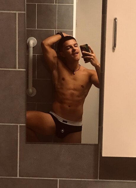 Nacktes geleaktes OnlyFans-Foto von Dave