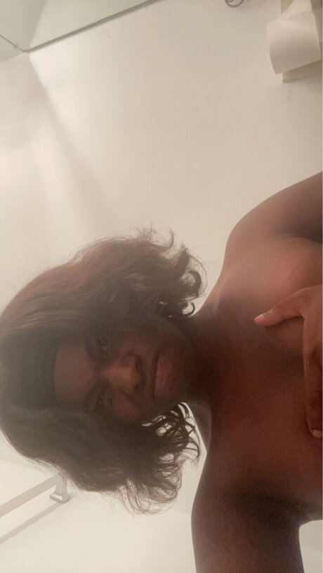 Nacktes geleaktes OnlyFans-Foto von Angel