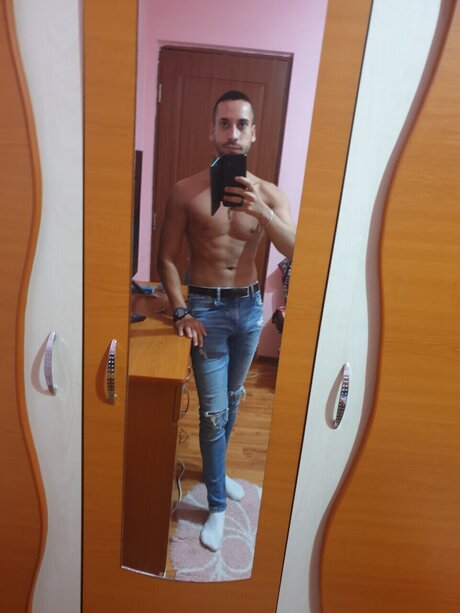 Nacktes geleaktes OnlyFans-Foto von Jamesrobert