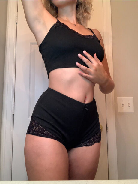 Nacktes geleaktes OnlyFans-Foto von Maya Evert