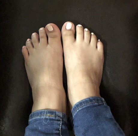 Nacktes geleaktes OnlyFans-Foto von Sweetfeetish420