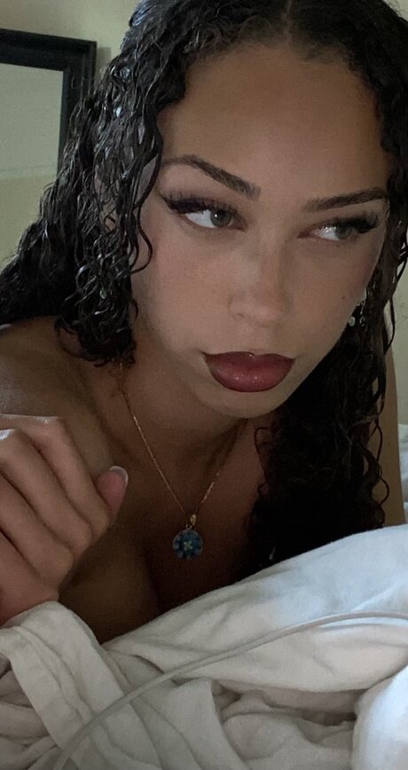 Nacktes geleaktes OnlyFans-Foto von Nova Free