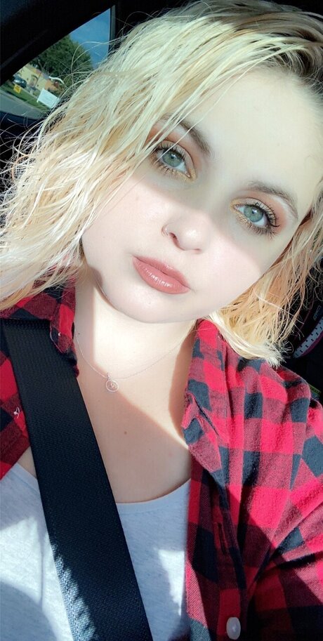 Nacktes geleaktes OnlyFans-Foto von Makenzie Smith