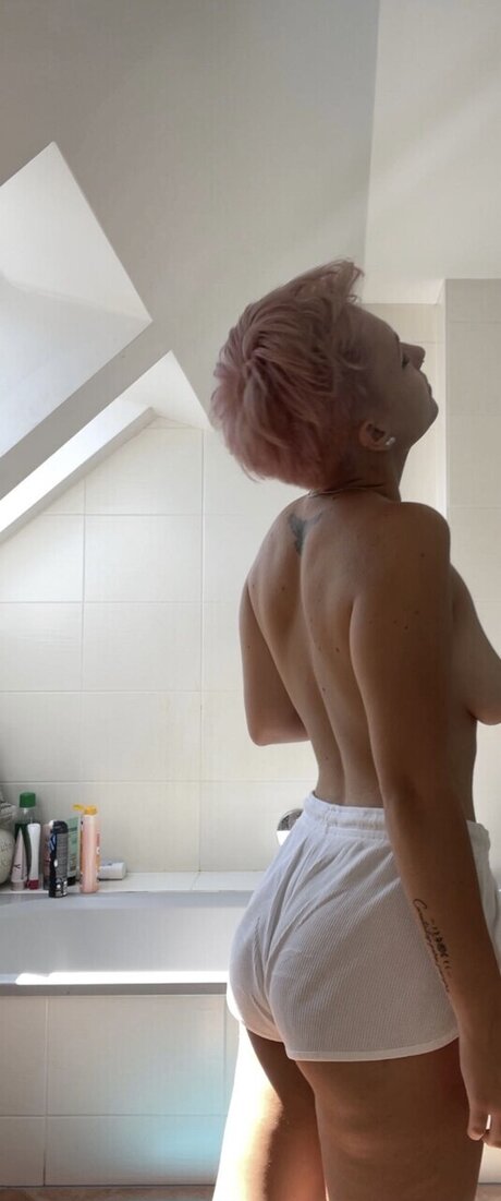 Nacktes geleaktes OnlyFans-Foto von Pink