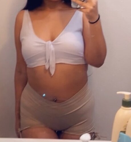 Nacktes geleaktes OnlyFans-Foto von Babygirll