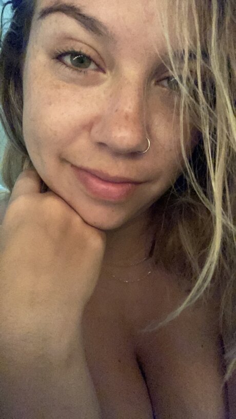Nacktes geleaktes OnlyFans-Foto von Desiree Peach