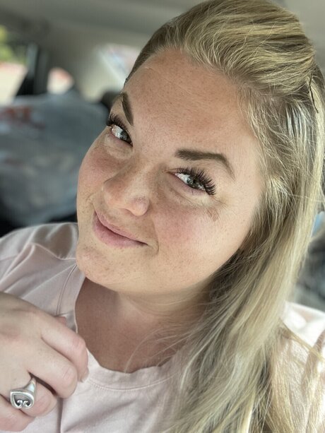 Nacktes geleaktes OnlyFans-Foto von Adrienne