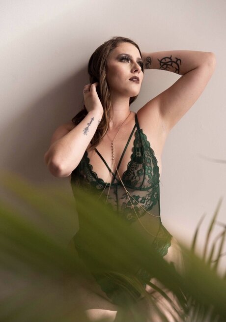 Nacktes geleaktes OnlyFans-Foto von  Boudoir Mom Jezz