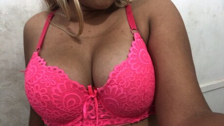 Nacktes geleaktes OnlyFans-Foto von Katrina