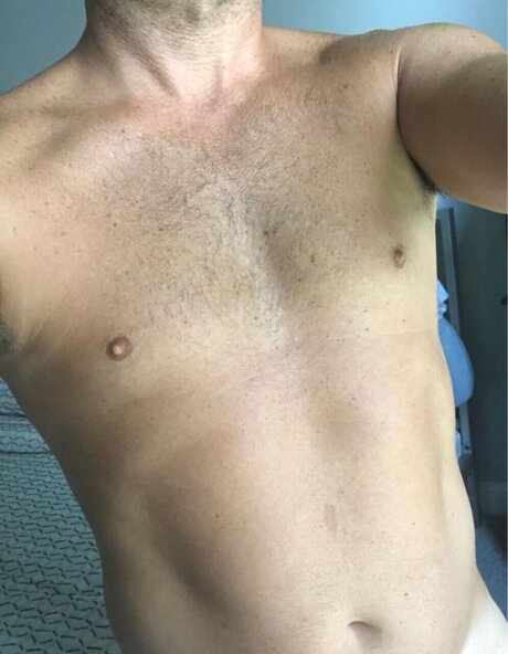 Nacktes geleaktes OnlyFans-Foto von Max