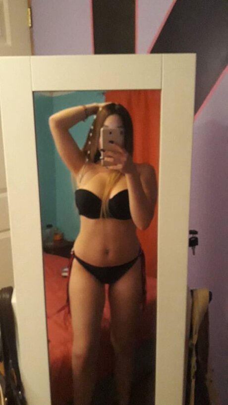 Nacktes geleaktes OnlyFans-Foto von Nikol