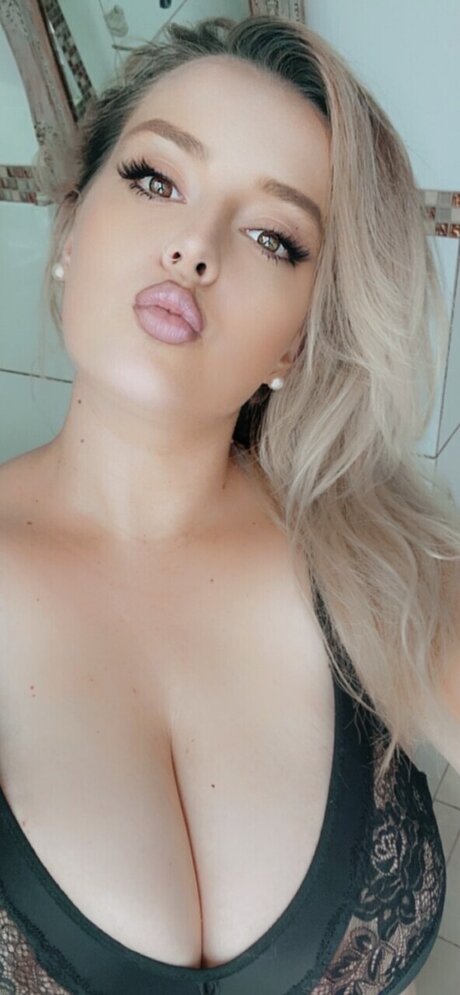 Nacktes geleaktes OnlyFans-Foto von Bustylayla