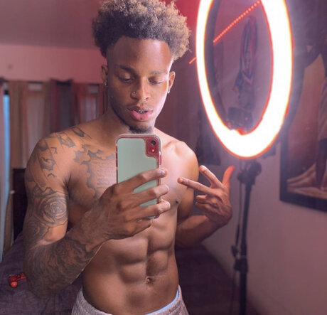 Nacktes geleaktes OnlyFans-Foto von Nappyboye