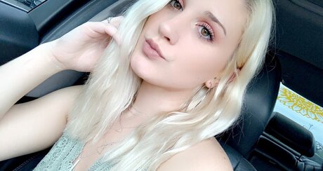 Nacktes geleaktes OnlyFans-Foto von Ariel