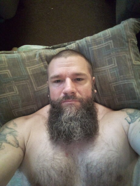 Nacktes geleaktes OnlyFans-Foto von Beardedscott