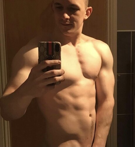 Nacktes geleaktes OnlyFans-Foto von Tom Edwards