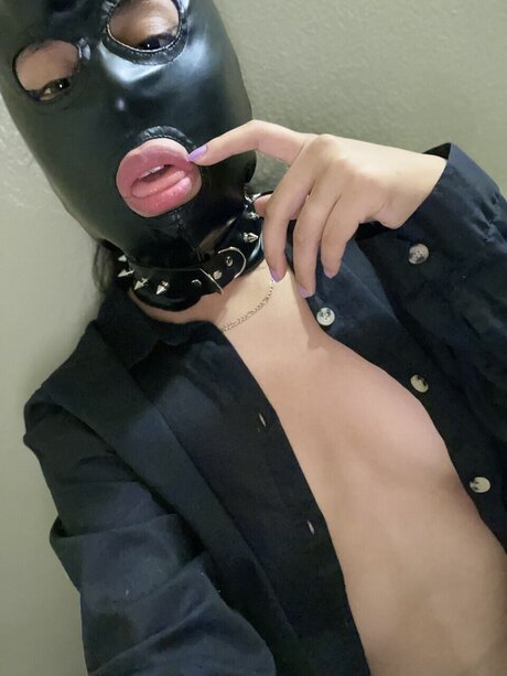 Nacktes geleaktes OnlyFans-Foto von Flower Skull