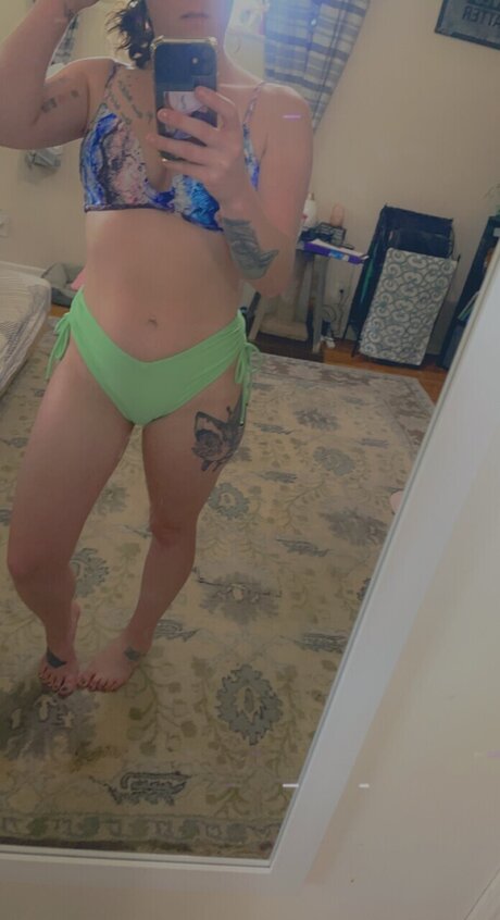 Nacktes geleaktes OnlyFans-Foto von Emily