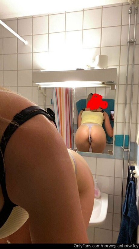 Nacktes geleaktes OnlyFans-Foto von Norwegianhotwifey