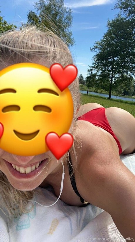 Nacktes geleaktes OnlyFans-Foto von Norwegianhotwifey