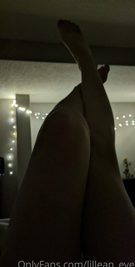 Nacktes geleaktes OnlyFans-Foto von Lilleaneve