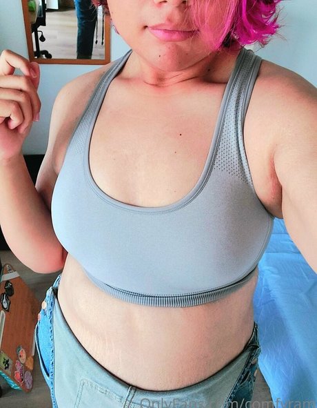 Nacktes geleaktes OnlyFans-Foto von Comfyram