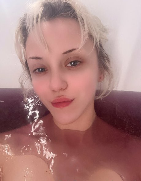 Nacktes geleaktes OnlyFans-Foto von Akapurin
