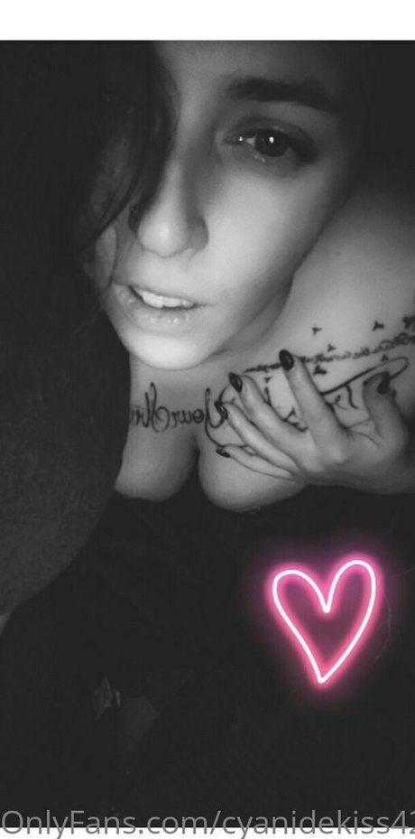 Nacktes geleaktes OnlyFans-Foto von Cyanidekiss420