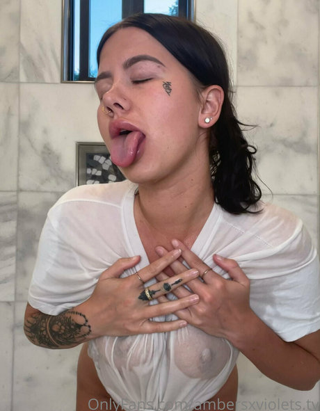 Nacktes geleaktes OnlyFans-Foto von Ambersxvioletstv