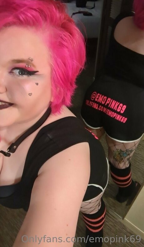 Nacktes geleaktes OnlyFans-Foto von Emopink69