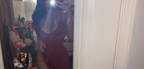 Nacktes geleaktes OnlyFans-Foto von Angie D