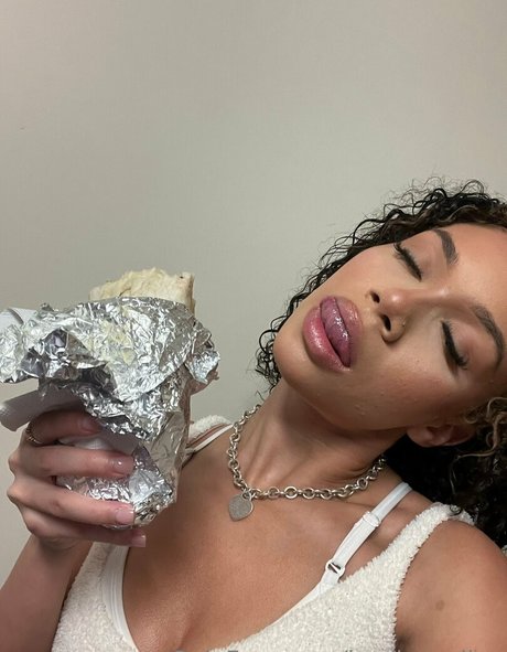 Nacktes geleaktes OnlyFans-Foto von Lusciousalina
