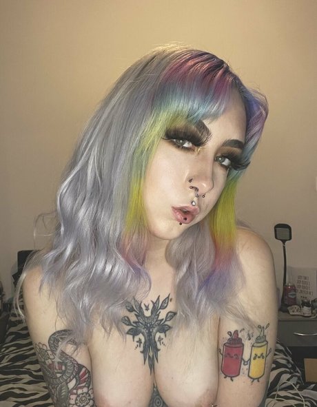 Nacktes geleaktes OnlyFans-Foto von Modelmissbee
