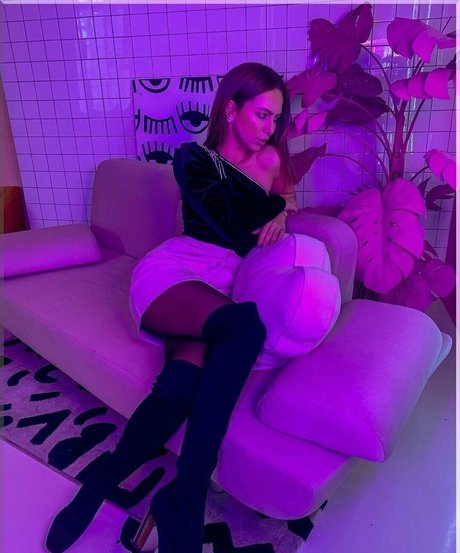 Nacktes geleaktes OnlyFans-Foto von Allwenefree