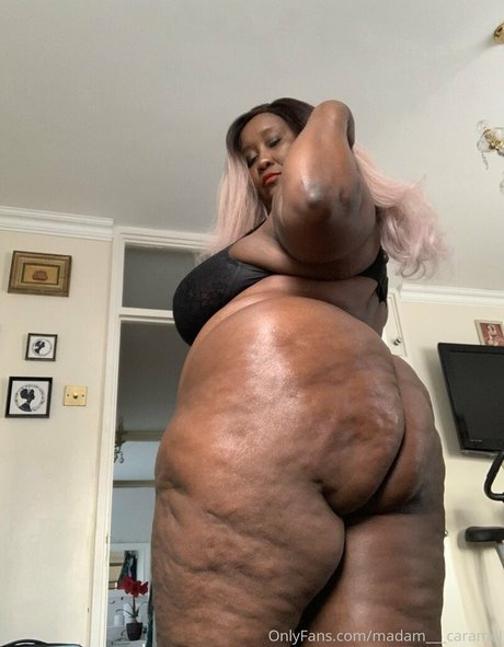 Nacktes geleaktes OnlyFans-Foto von Madamcaramel