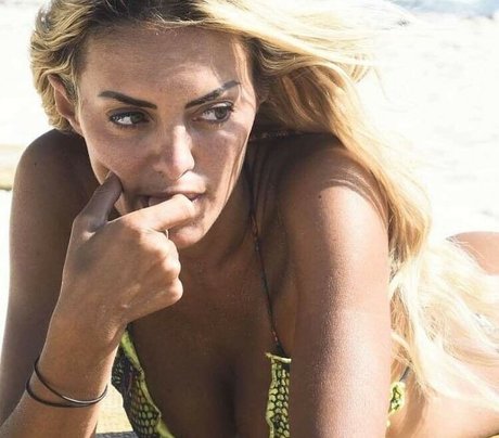 Nacktes geleaktes OnlyFans-Foto von Elena Morali