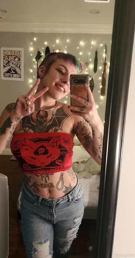 Nacktes geleaktes OnlyFans-Foto von Little Spittle