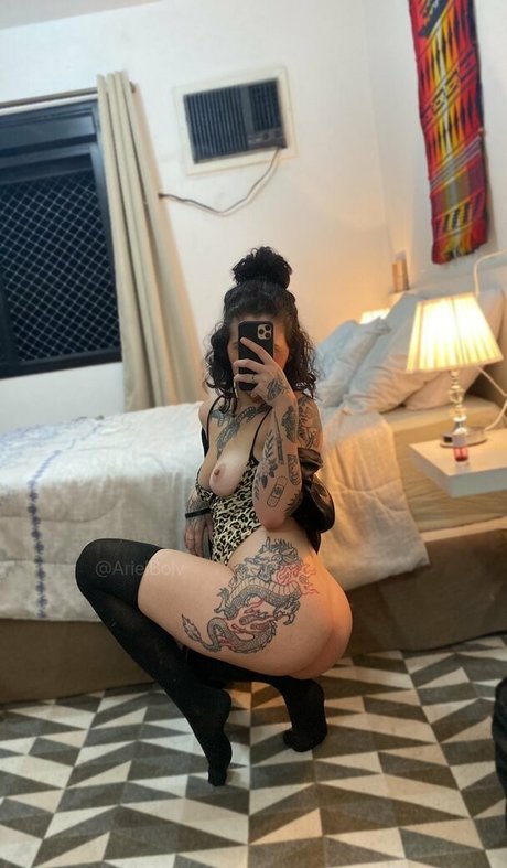 Nacktes geleaktes OnlyFans-Foto von Ariel Bolv