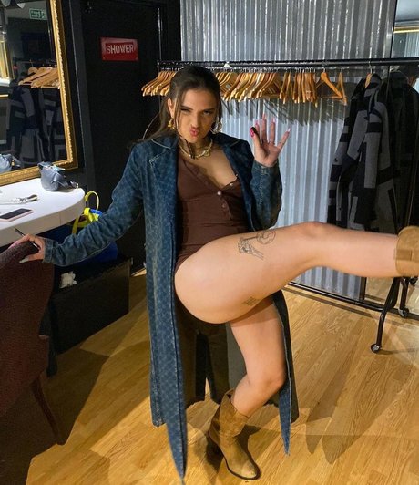 Nacktes geleaktes OnlyFans-Foto von Mae Muller
