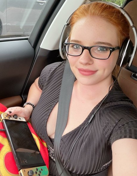 Nacktes geleaktes OnlyFans-Foto von Redpandaeyes