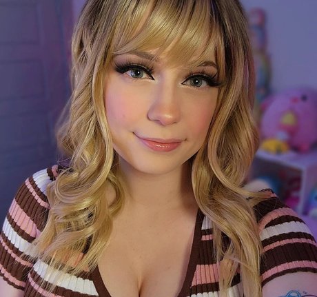 Nacktes geleaktes OnlyFans-Foto von Squishshe