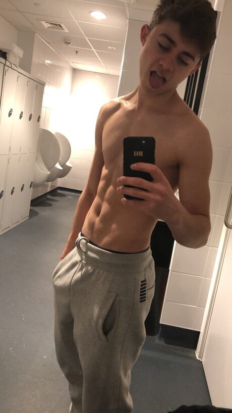 Nacktes geleaktes OnlyFans-Foto von Elvis13