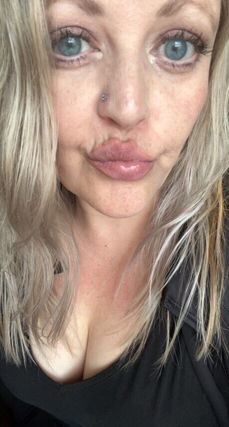 Nacktes geleaktes OnlyFans-Foto von Kari