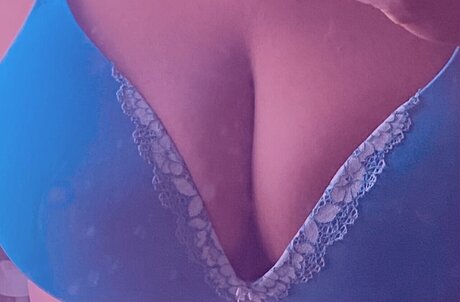 Nacktes geleaktes OnlyFans-Foto von April Showers