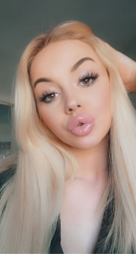 Nacktes geleaktes OnlyFans-Foto von Molly