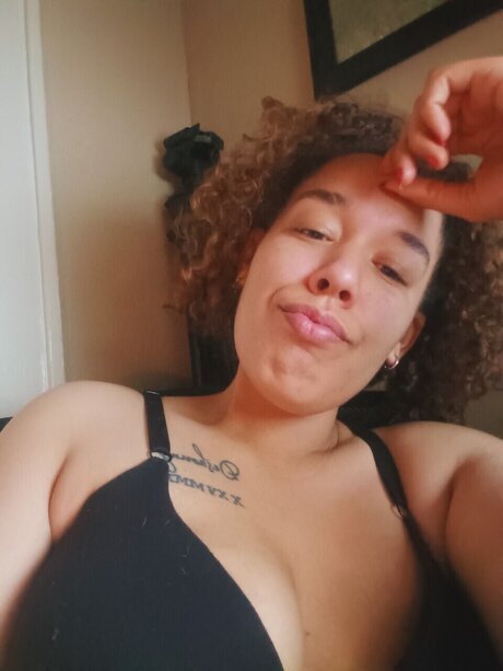 Nacktes geleaktes OnlyFans-Foto von Aaliyah