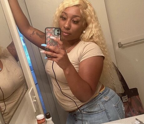 Nacktes geleaktes OnlyFans-Foto von Sexy Caramel