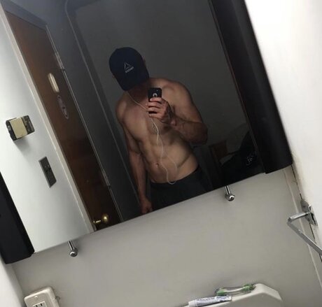 Nacktes geleaktes OnlyFans-Foto von Step Trainer
