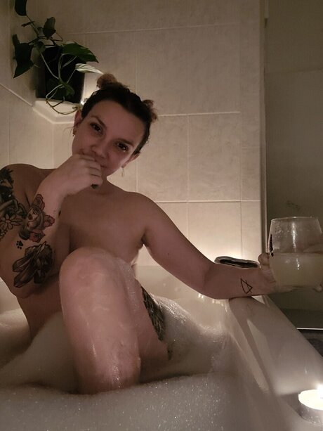 Nacktes geleaktes OnlyFans-Foto von Moon