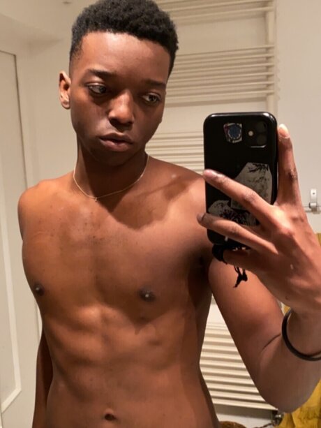 Nacktes geleaktes OnlyFans-Foto von Manu Clout